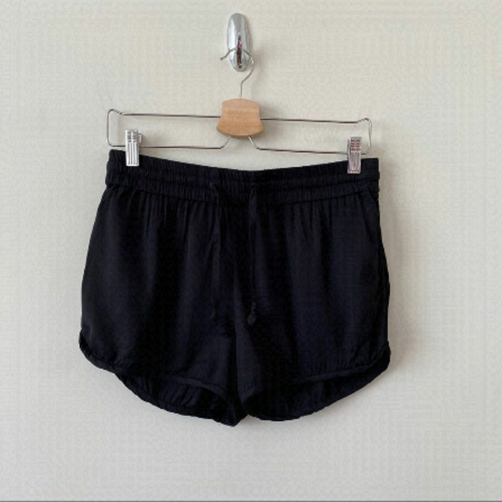 ARITIZA “Wilfred” Ruched Waist Tie Short Shorts